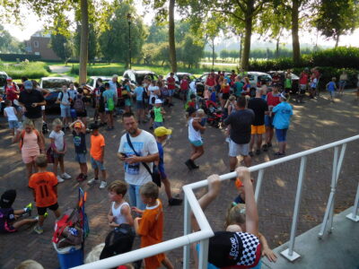 KVW 2019 – Crowd van ouders en kinderen bij start