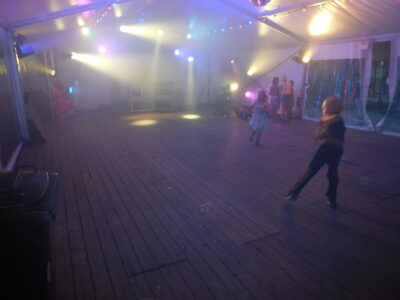 KVW 2019 – Disco-tent met gekleurde lichten